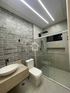 Casa para Alugar no Terras Alphaville 1 | 3 Quartos, Suíte com Closet e Escritório, Piscina e Área Gourmet