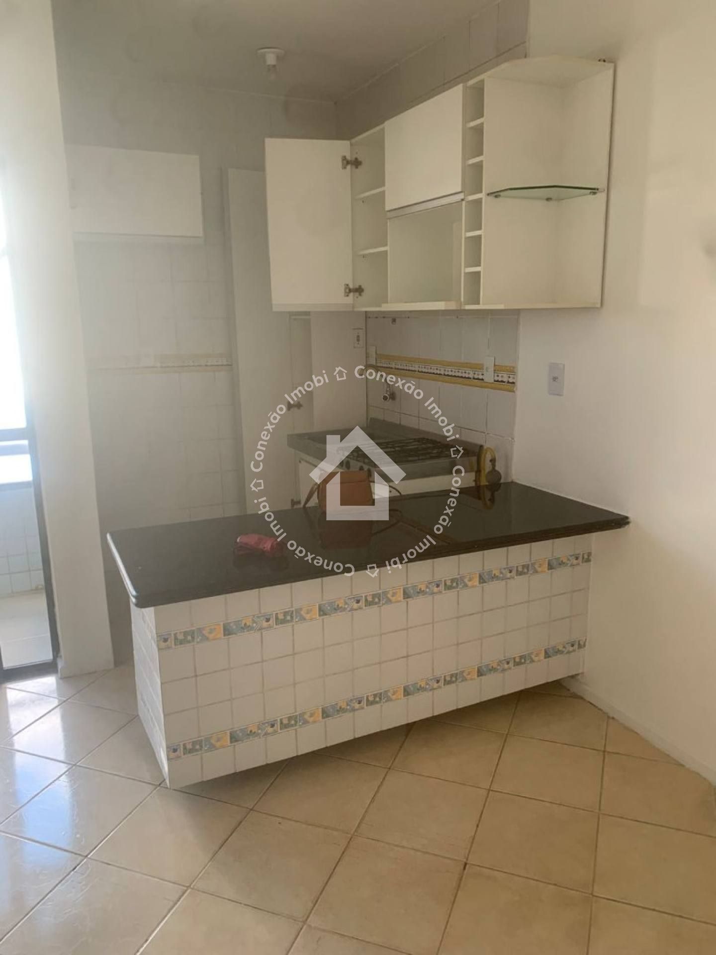 Kitnet à Venda no Edifício Porto Seguro no Bairro Luzia | Varanda Espaçosa e Localização Privilegiada