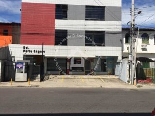 Kit Net à Venda no Edifício Porto Seguro | Varanda Espaçosa e Localização Privilegiada no Bairro Luzia