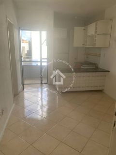 Kit Net à Venda no Edifício Porto Seguro | Varanda Espaçosa e Localização Privilegiada no Bairro Luzia