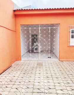 Casa Ampla à Venda no Bairro Siqueira Campos | 3 Quartos, 1 Suíte, Quintal Espaçoso e 3 Vagas de Garagem