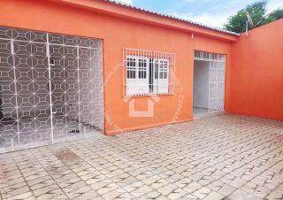 Casa Ampla à Venda no Bairro Siqueira Campos | 3 Quartos, 1 Suíte, Quintal Espaçoso e 3 Vagas de Garagem