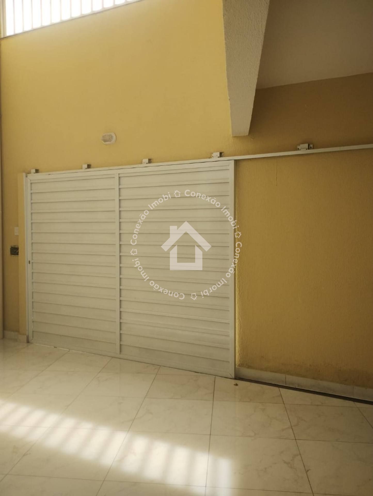 Casa Reformada à Venda no Bairro Luzia – 5 Quartos | 3 Suítes | Próxima à Av. Adélia Franco