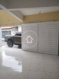 Casa Reformada à Venda no Bairro Luzia – 5 Quartos | 3 Suítes | Próxima à Av. Adélia Franco