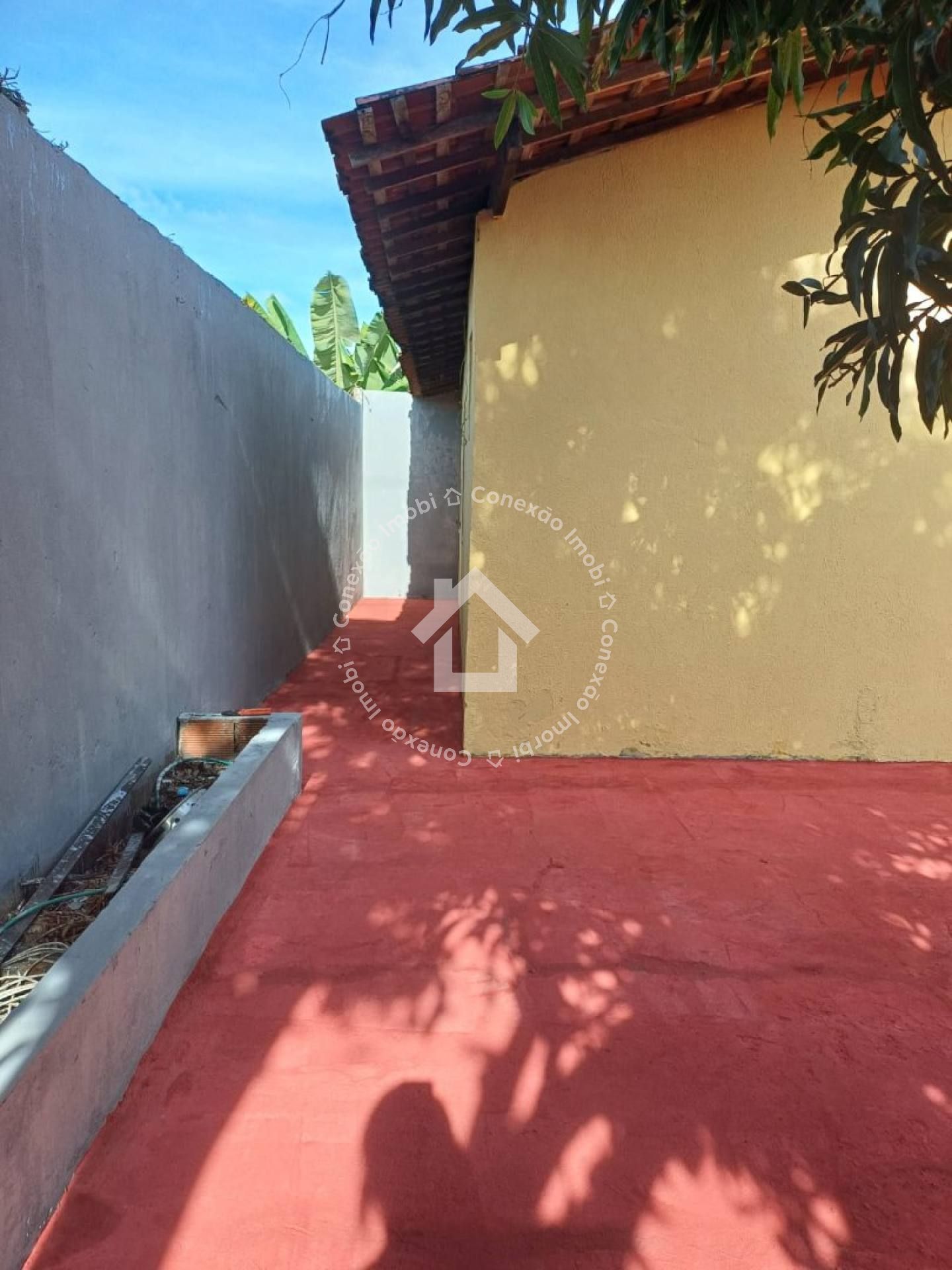 Casa à Venda em São Cristóvão com Varanda para 2 Carros e Quintal