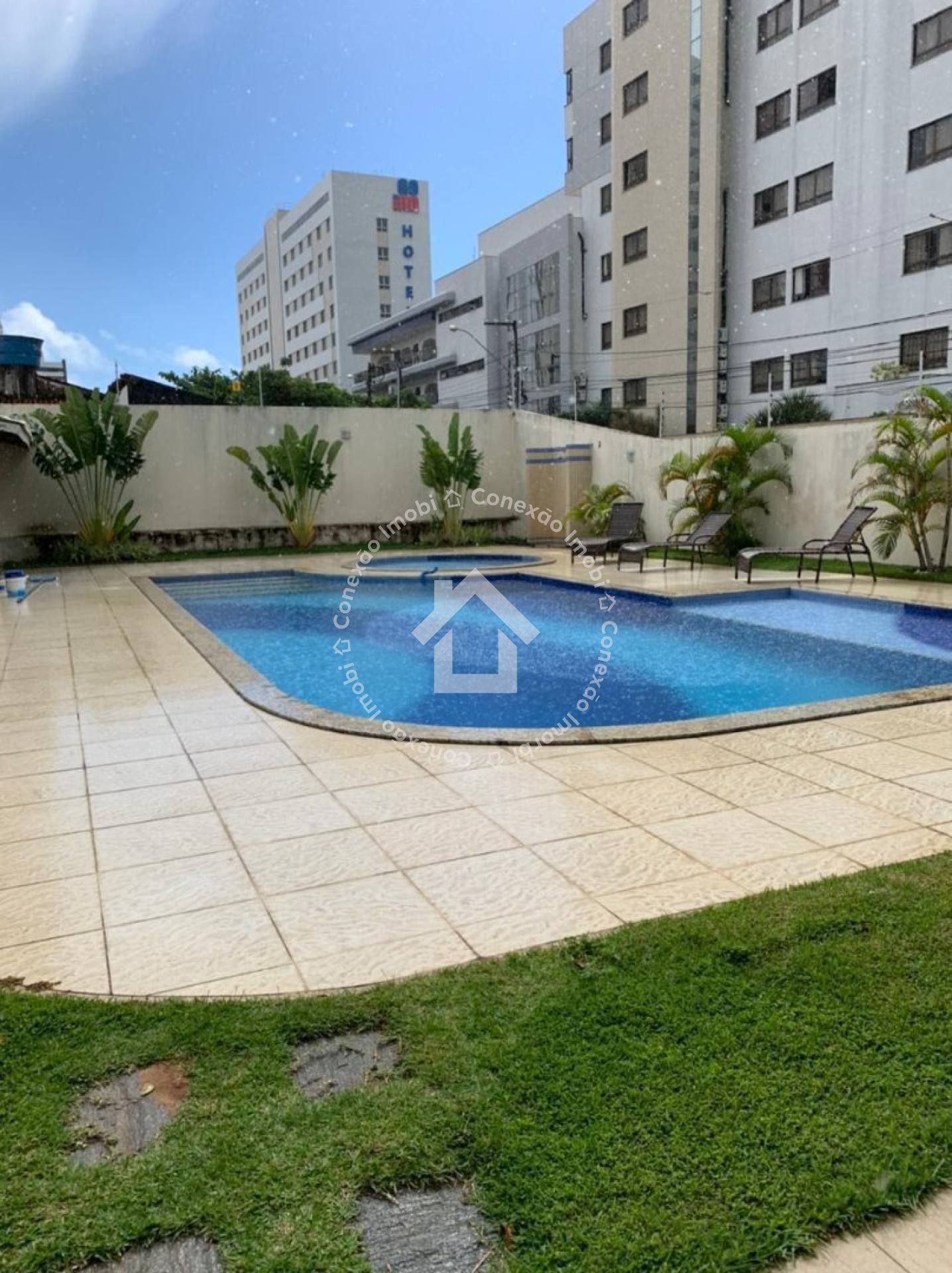 Apartamento à venda no Edifício Residencial Mirante na Farolândia – 3 quartos, suíte com varanda e 2 vagas de garagem (139 m ²)m²