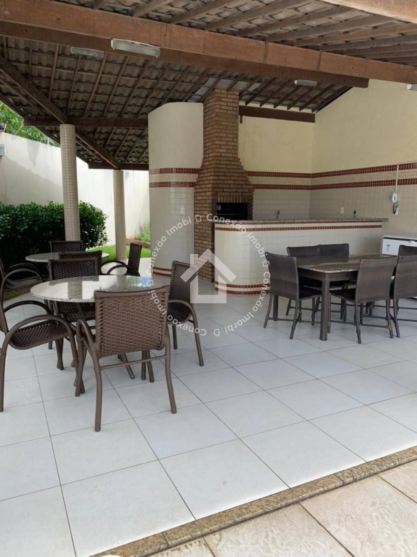 Apartamento à venda no Edifício Residencial Mirante na Farolândia – 3 quartos, suíte com varanda e 2 vagas de garagem (139 m ²)m²