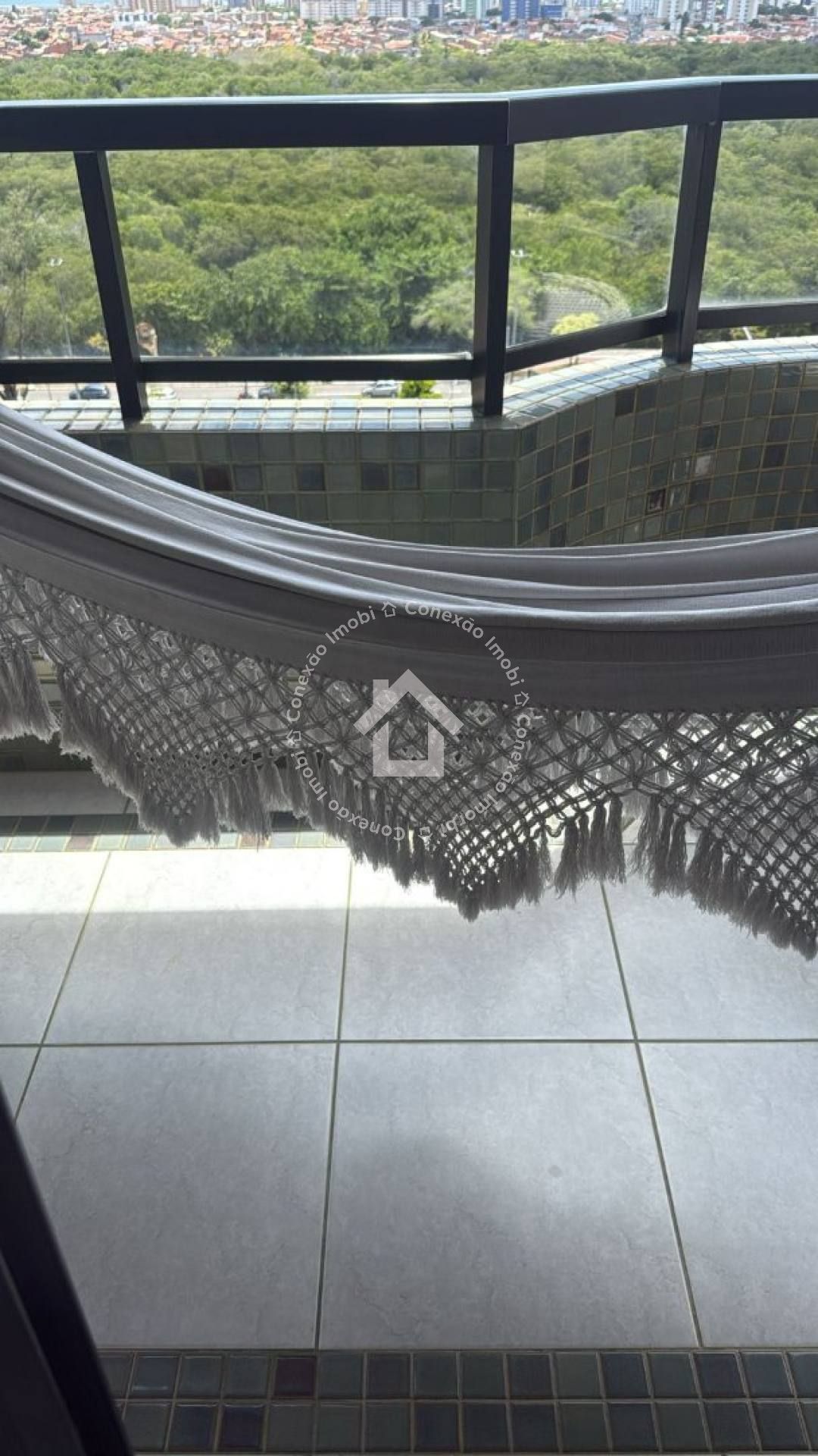 Apartamento à venda no Edifício Residencial Mirante na Farolândia – 3 quartos, suíte com varanda e 2 vagas de garagem (139 m ²)m²