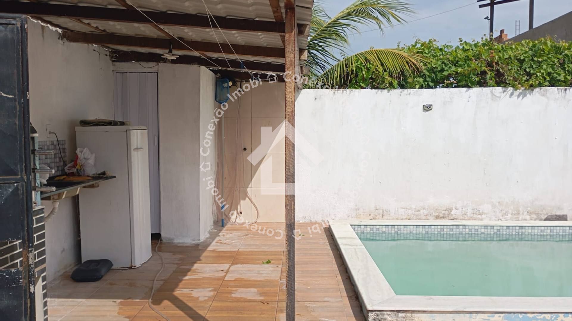 Casa duplex à venda na Praia da Caueira – 4 quartos, amplo espaço, 2 pavimentos e excelente área de lazer perto do mar