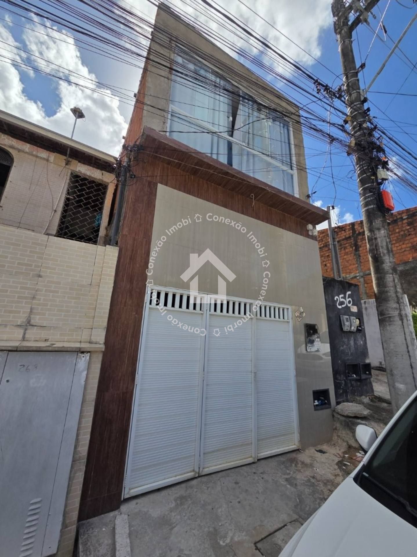 Casa à venda no Dom Luciano com 3 quartos, suíte, varanda e excelente localização próxima a comércios