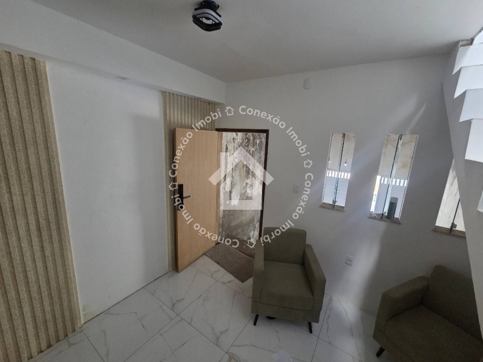 Casa à venda no Dom Luciano com 3 quartos, suíte, varanda e excelente localização próxima a comércios