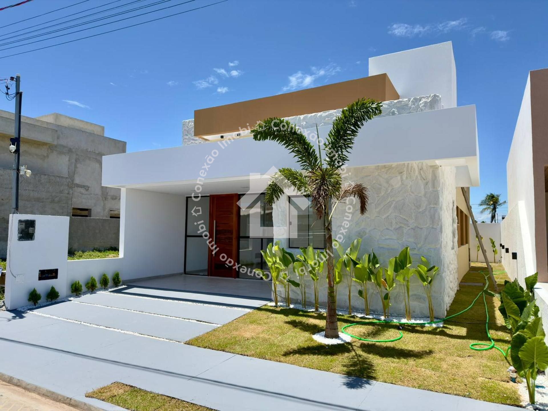 Casa Alto Padrão no Condomínio Padang - Na Barra dos Coqueiros |  Fachada Moderna e Acabamento de Alto Padrão