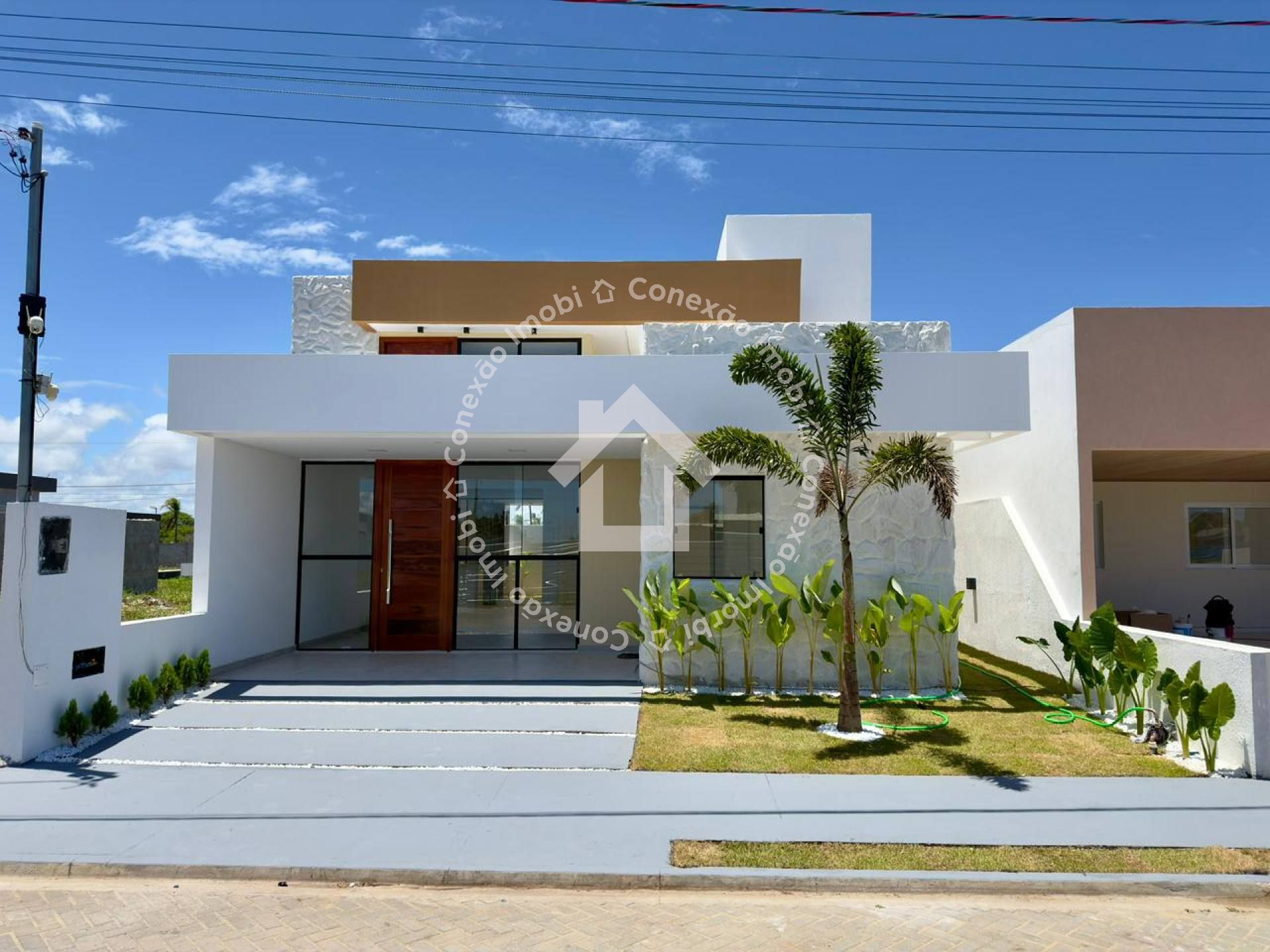 Casa Alto Padrão no Condomínio Padang - Na Barra dos Coqueiros |  Fachada Moderna e Acabamento de Alto Padrão