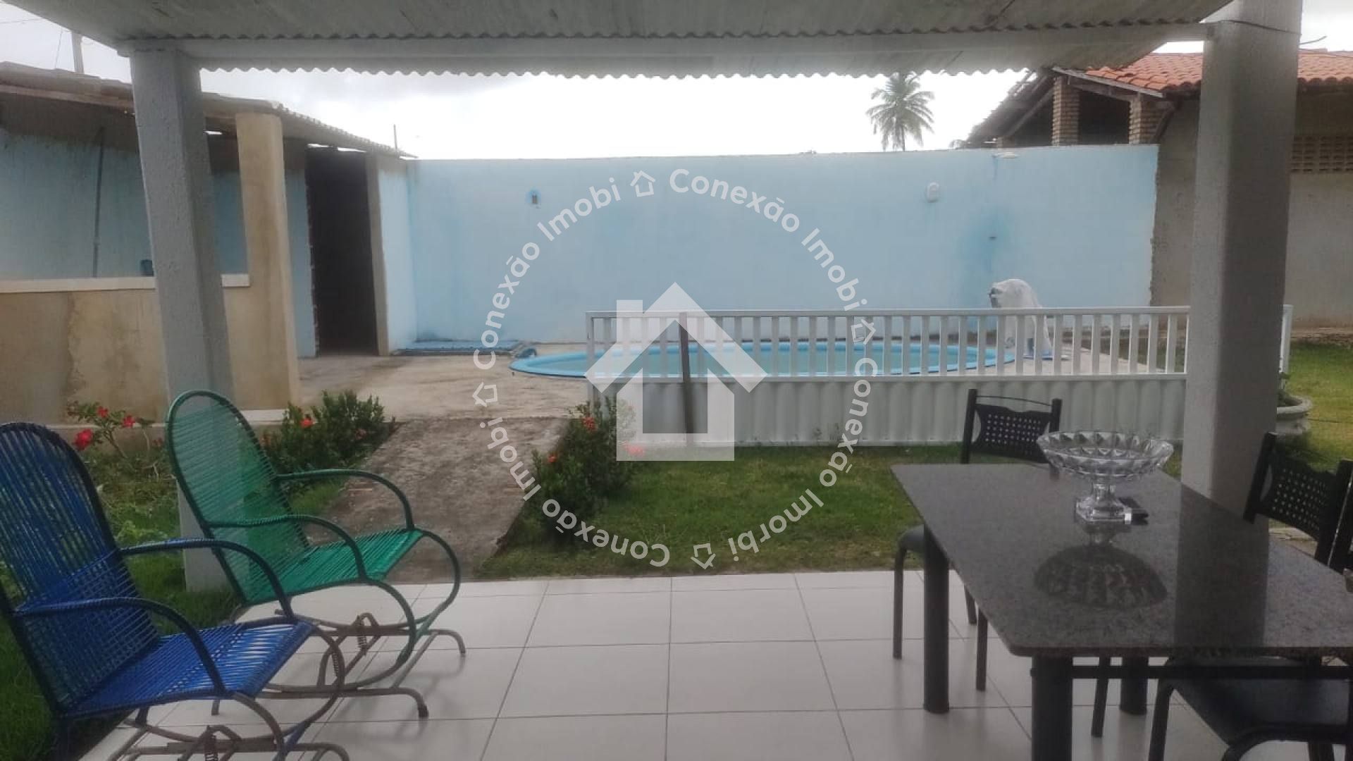 Casa com Piscina e 4 Quartos à Venda Próxima ao Prainhas Bar