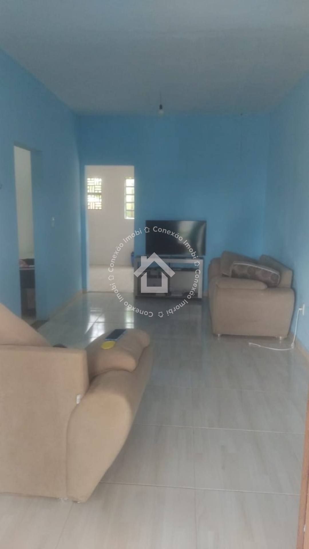 Casa com Piscina e 4 Quartos à Venda Próxima ao Prainhas Bar