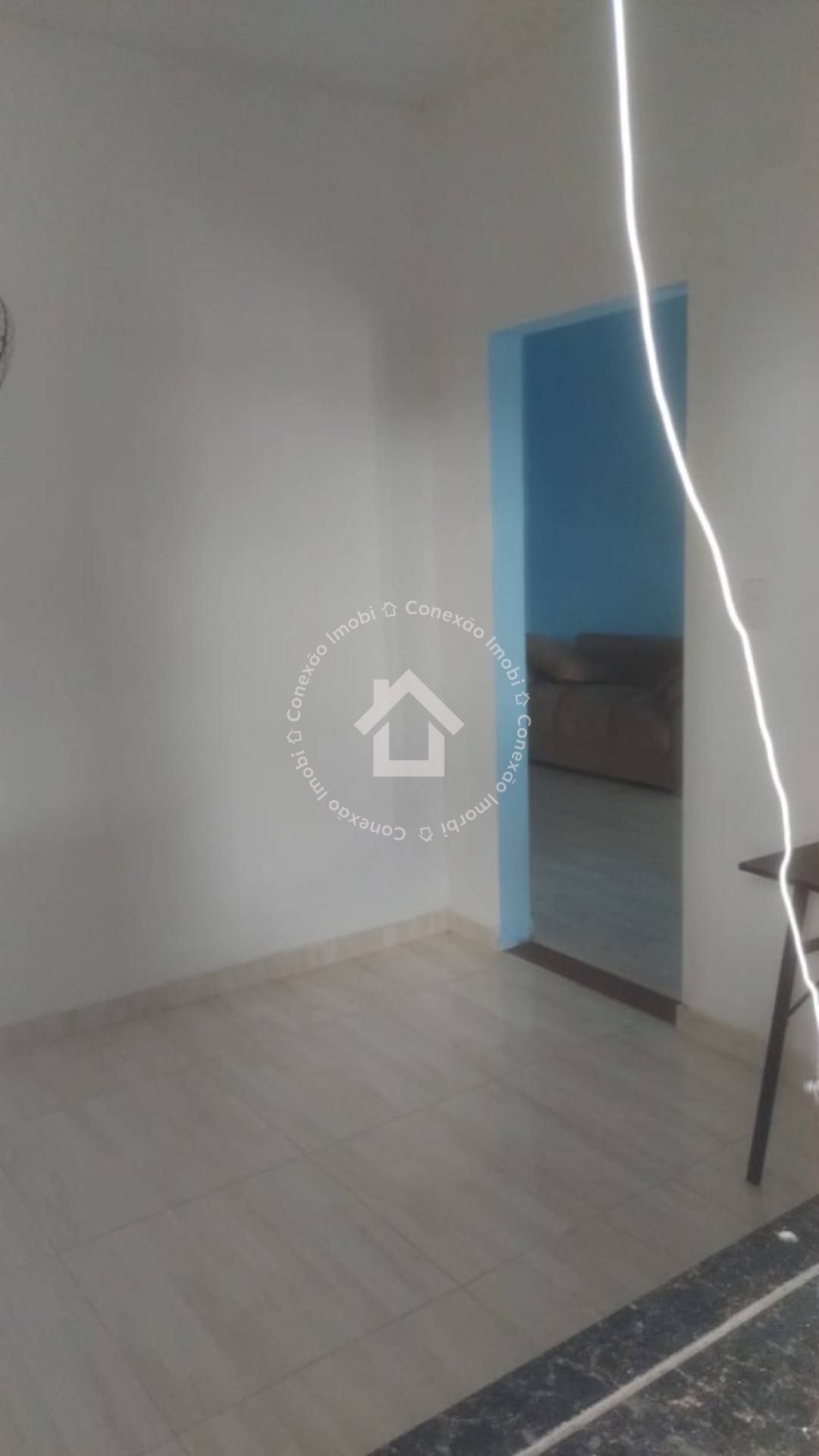 Casa com Piscina e 4 Quartos à Venda Próxima ao Prainhas Bar