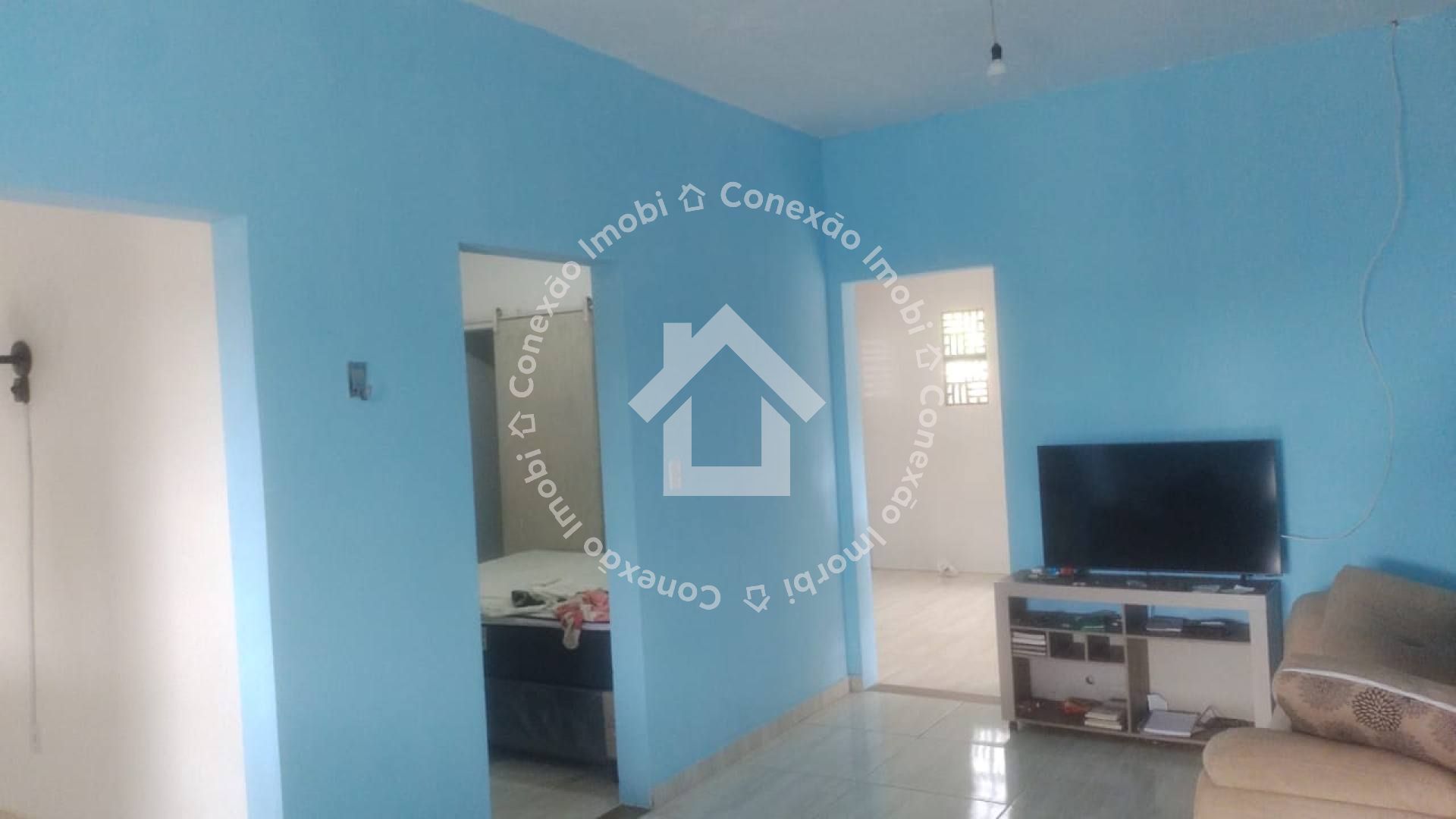 Casa com Piscina e 4 Quartos à Venda Próxima ao Prainhas Bar