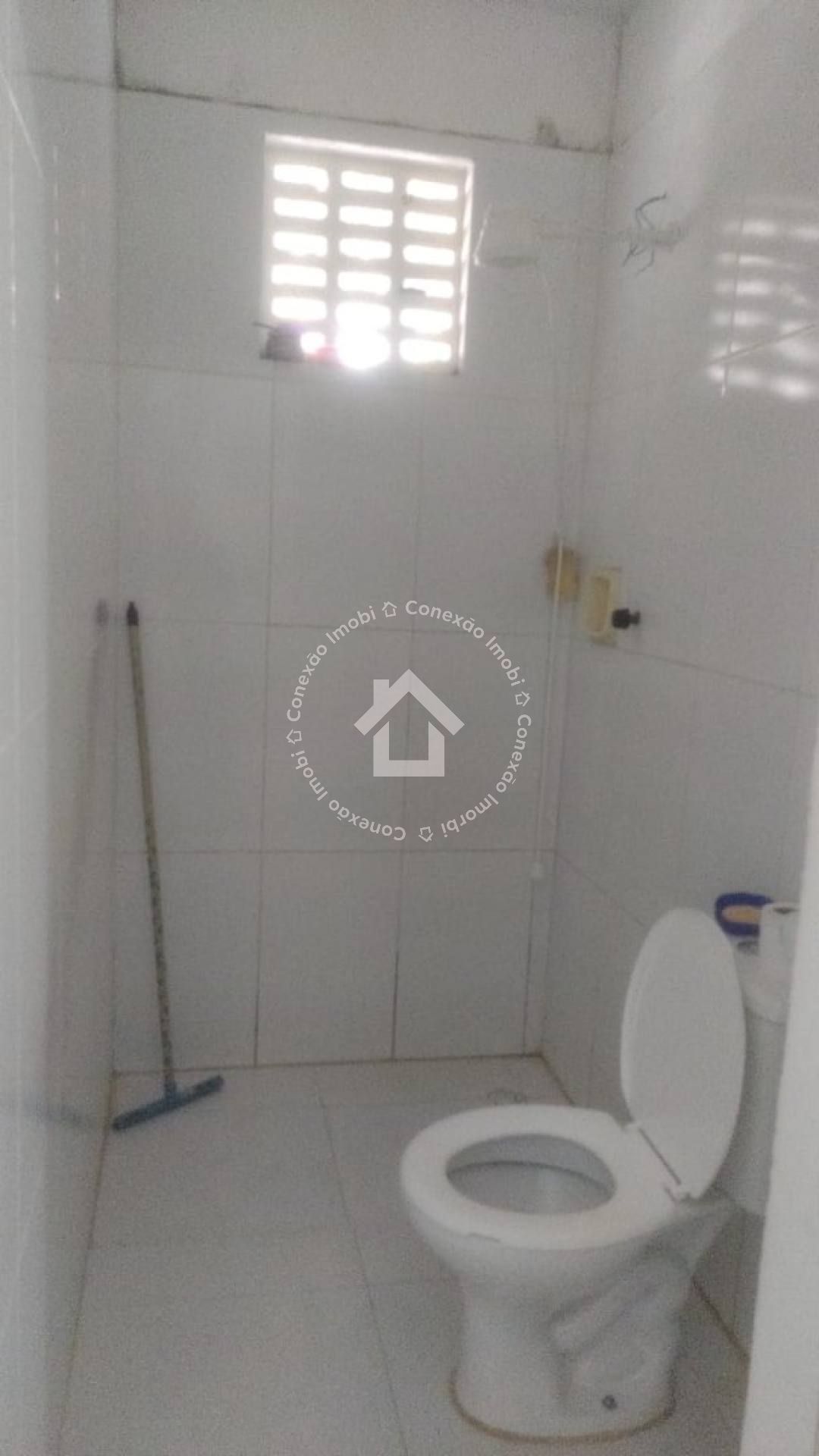 Casa com Piscina e 4 Quartos à Venda Próxima ao Prainhas Bar
