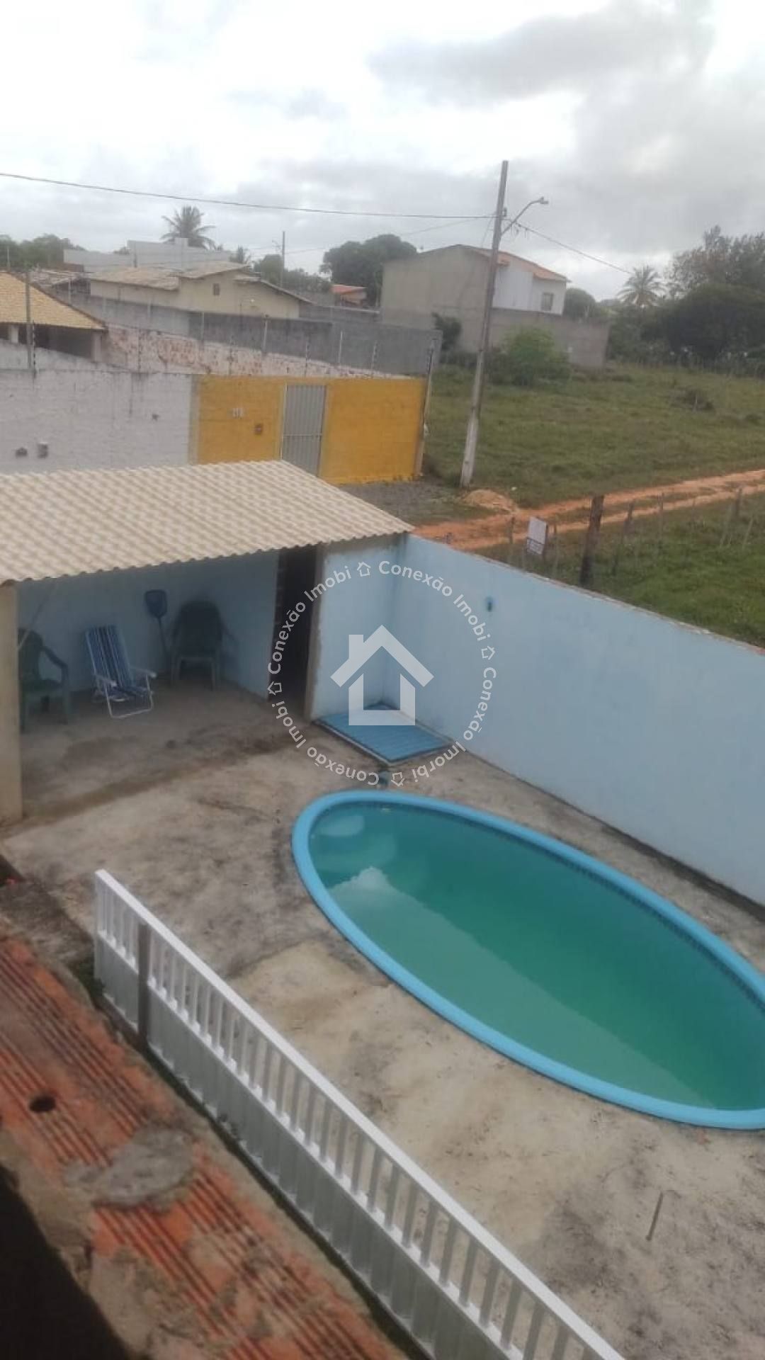 Casa com Piscina e 4 Quartos à Venda Próxima ao Prainhas Bar