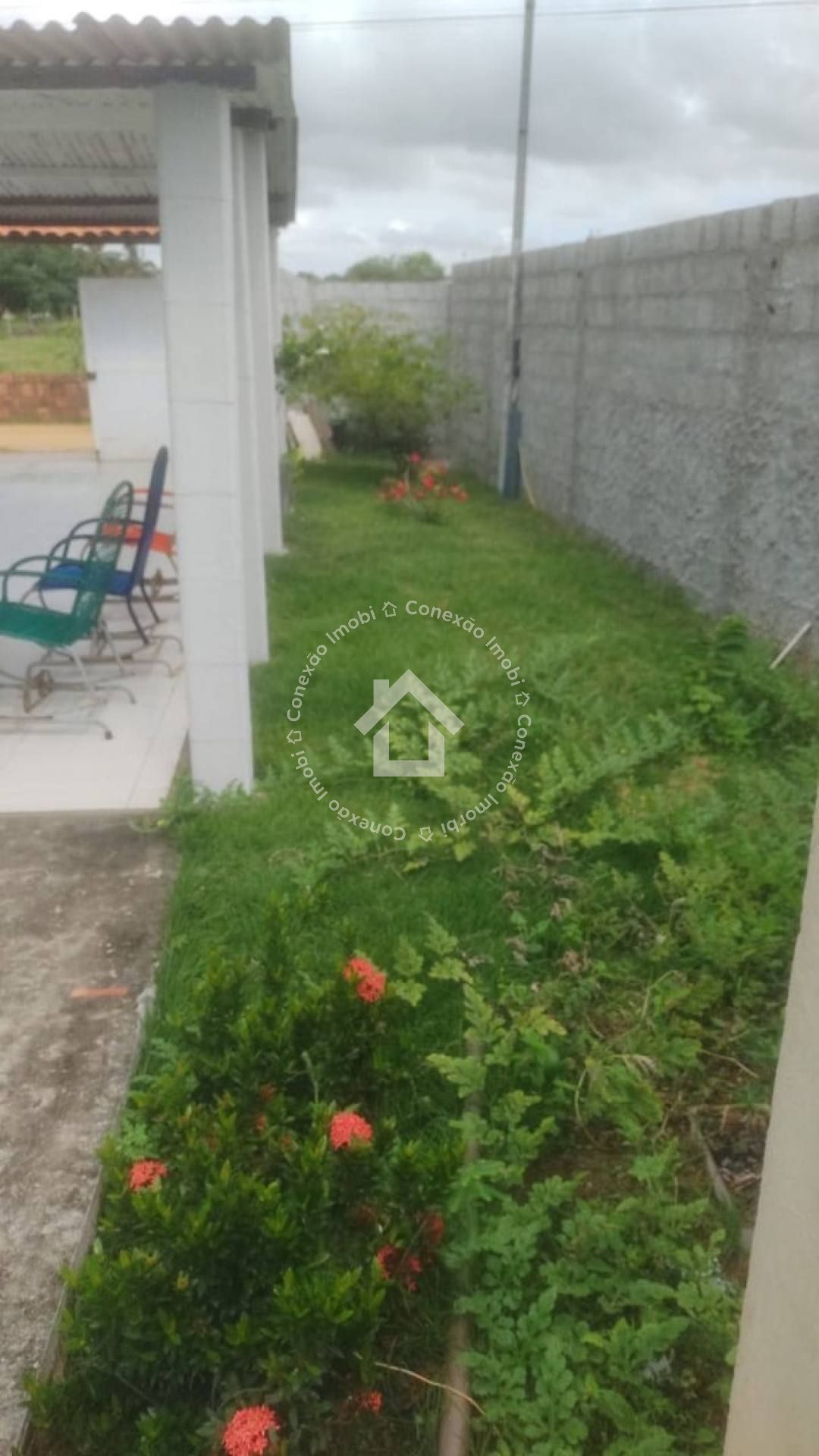 Casa com Piscina e 4 Quartos à Venda Próxima ao Prainhas Bar