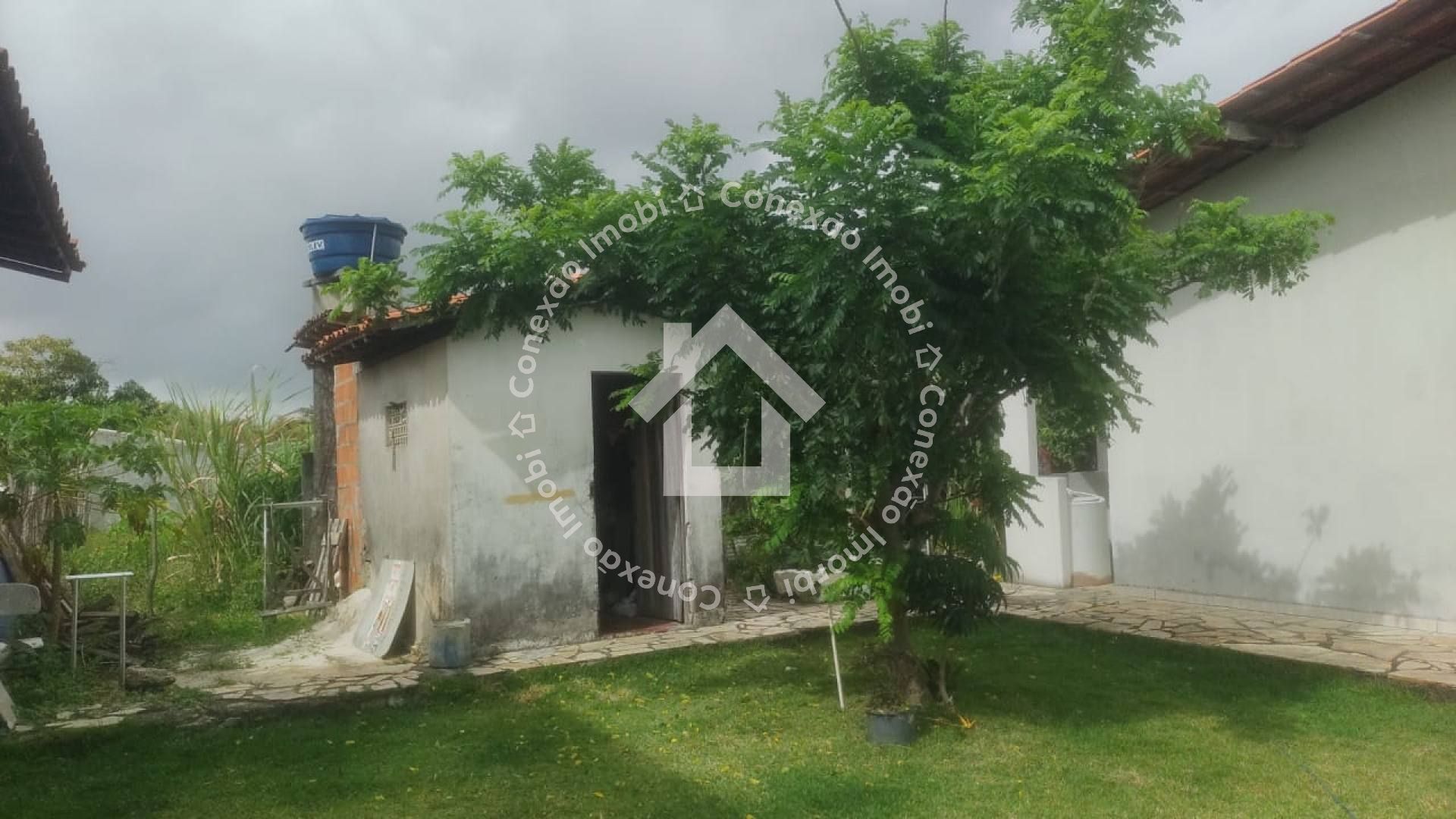 Casa com Piscina e 4 Quartos à Venda Próxima ao Prainhas Bar