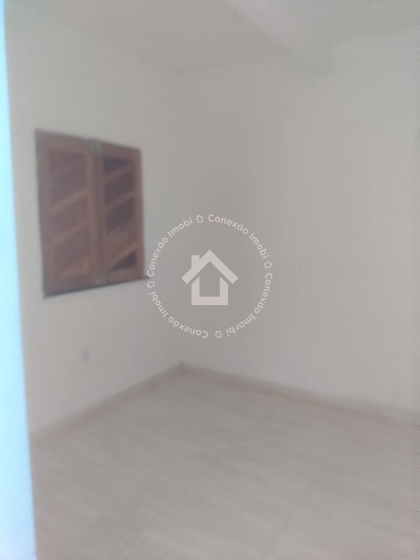 Casa com Piscina e 4 Quartos à Venda Próxima ao Prainhas Bar