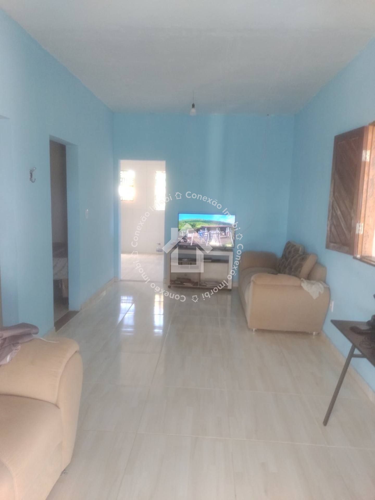 Casa com Piscina e 4 Quartos à Venda Próxima ao Prainhas Bar