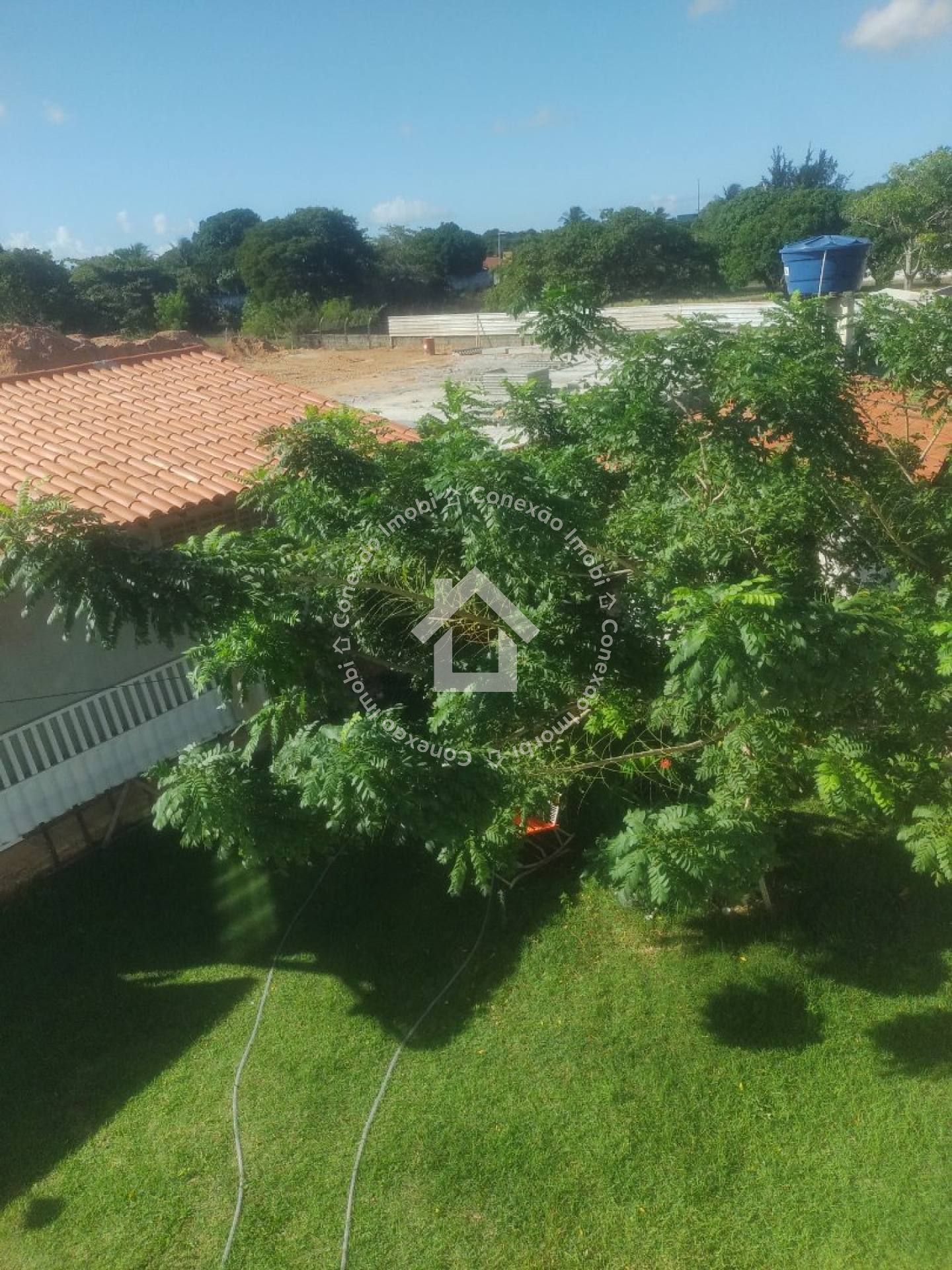 Casa com Piscina e 4 Quartos à Venda Próxima ao Prainhas Bar