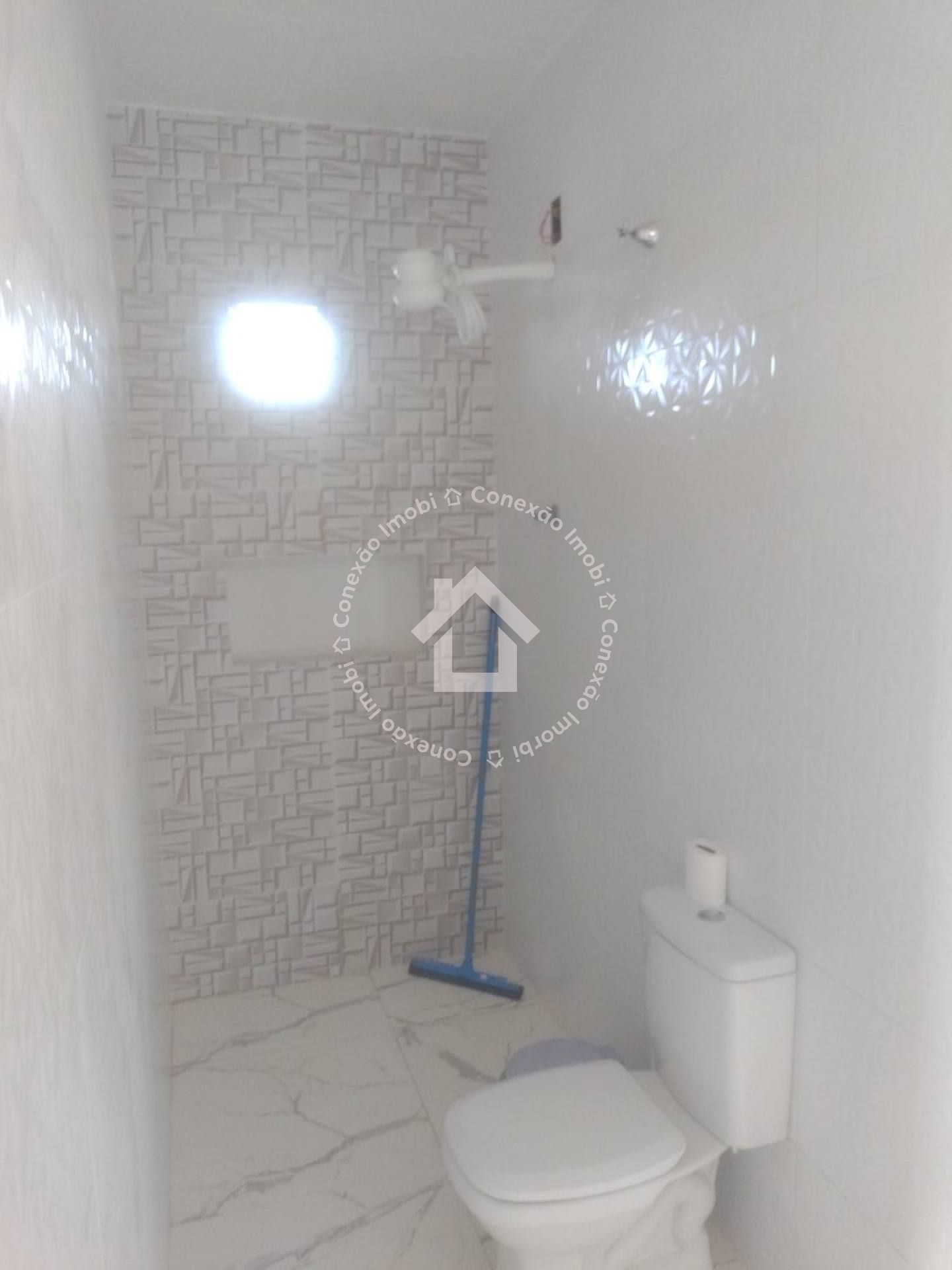 Casa com Piscina e 4 Quartos à Venda Próxima ao Prainhas Bar