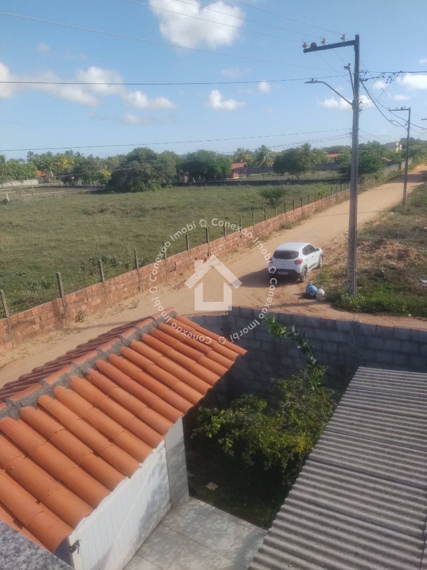 Casa com Piscina e 4 Quartos à Venda Próxima ao Prainhas Bar