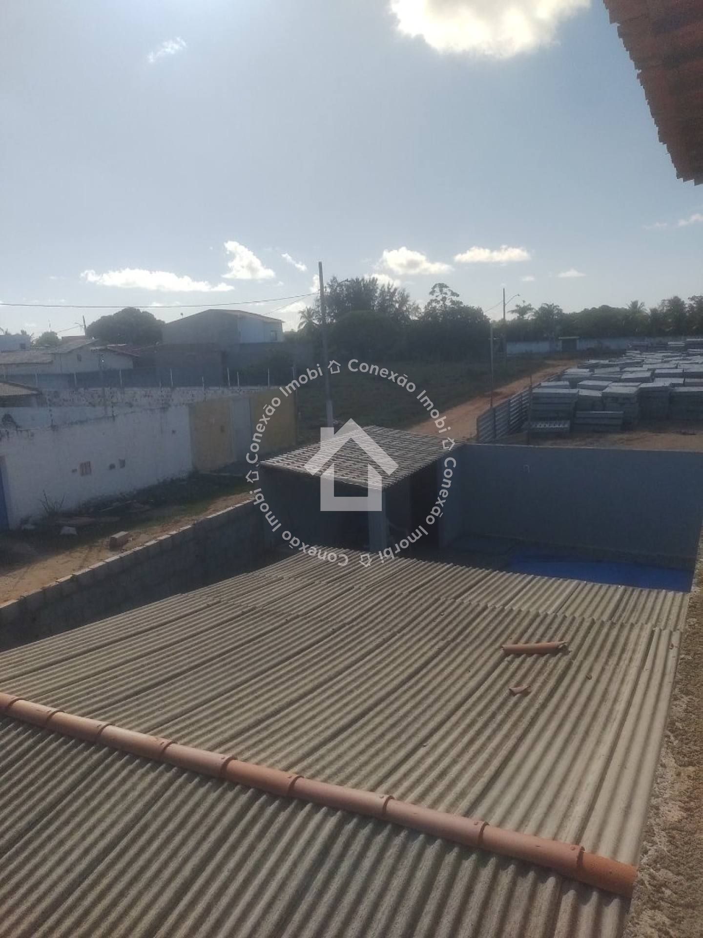 Casa com Piscina e 4 Quartos à Venda Próxima ao Prainhas Bar