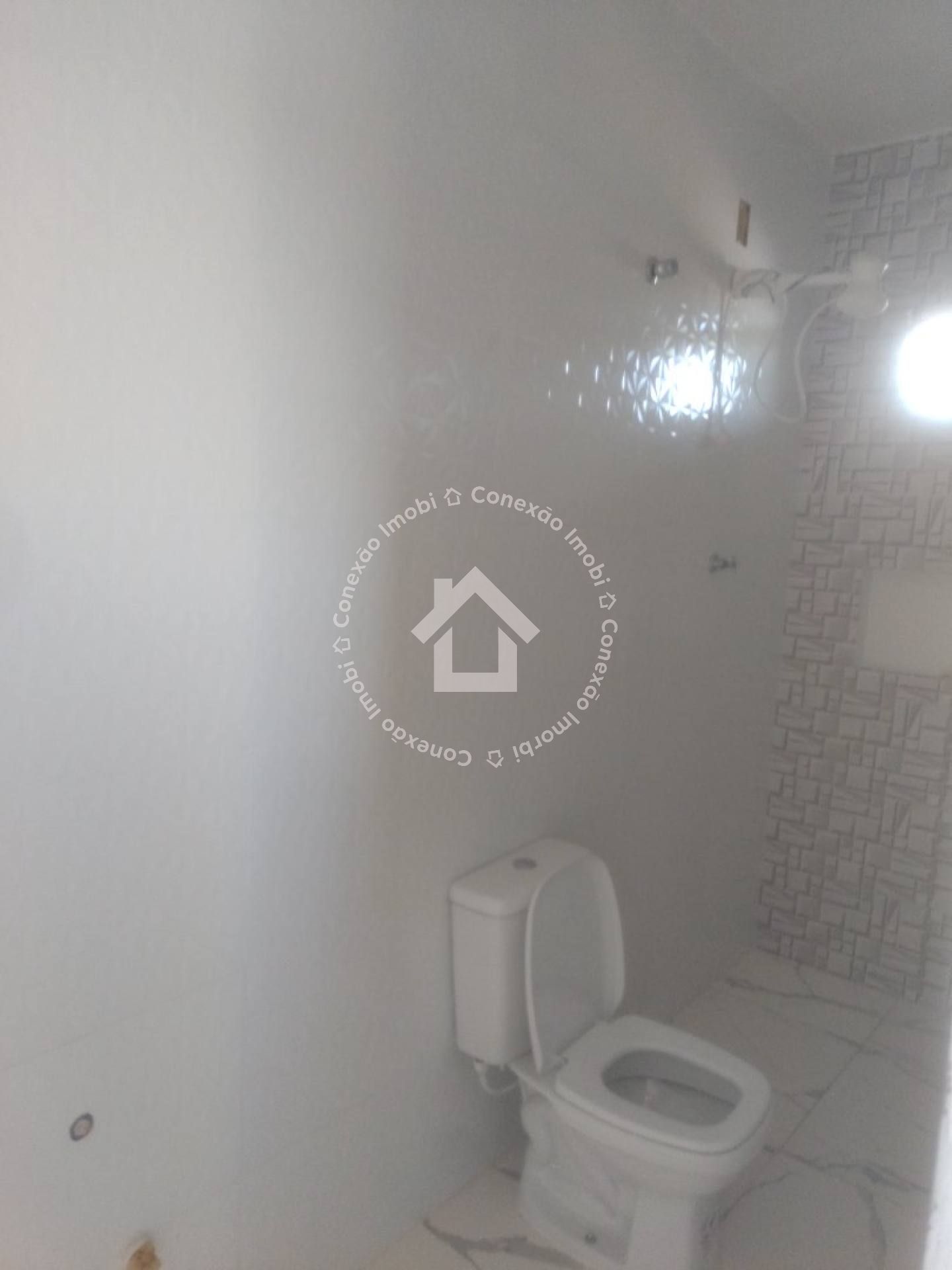 Casa com Piscina e 4 Quartos à Venda Próxima ao Prainhas Bar