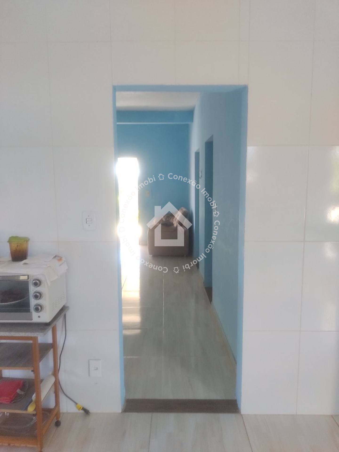 Casa com Piscina e 4 Quartos à Venda Próxima ao Prainhas Bar