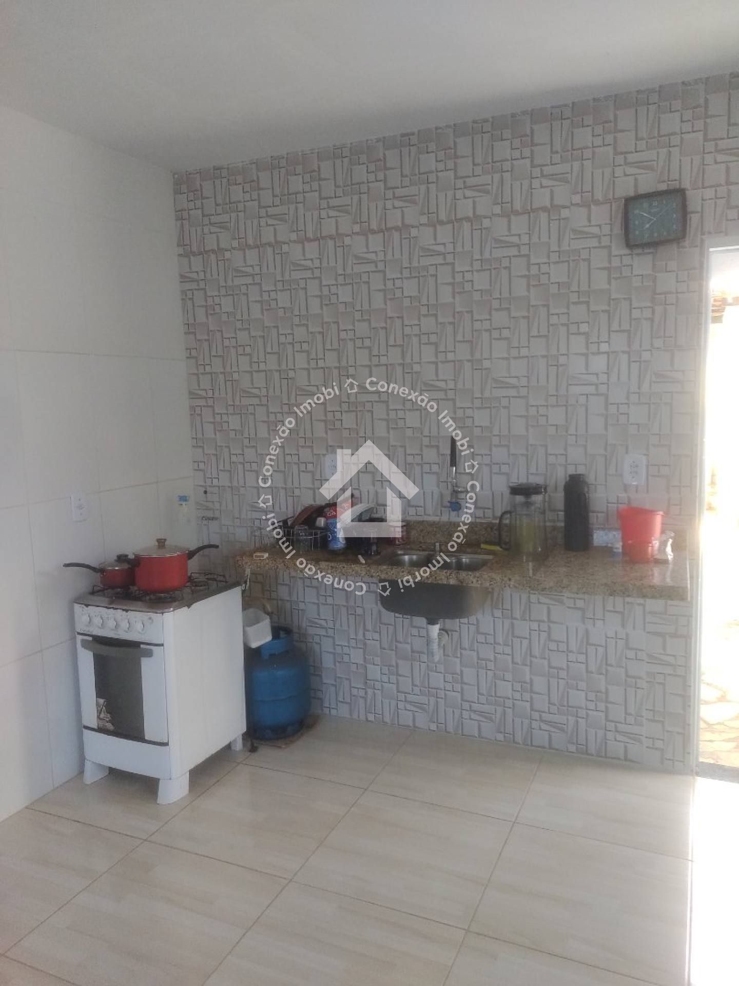 Casa com Piscina e 4 Quartos à Venda Próxima ao Prainhas Bar