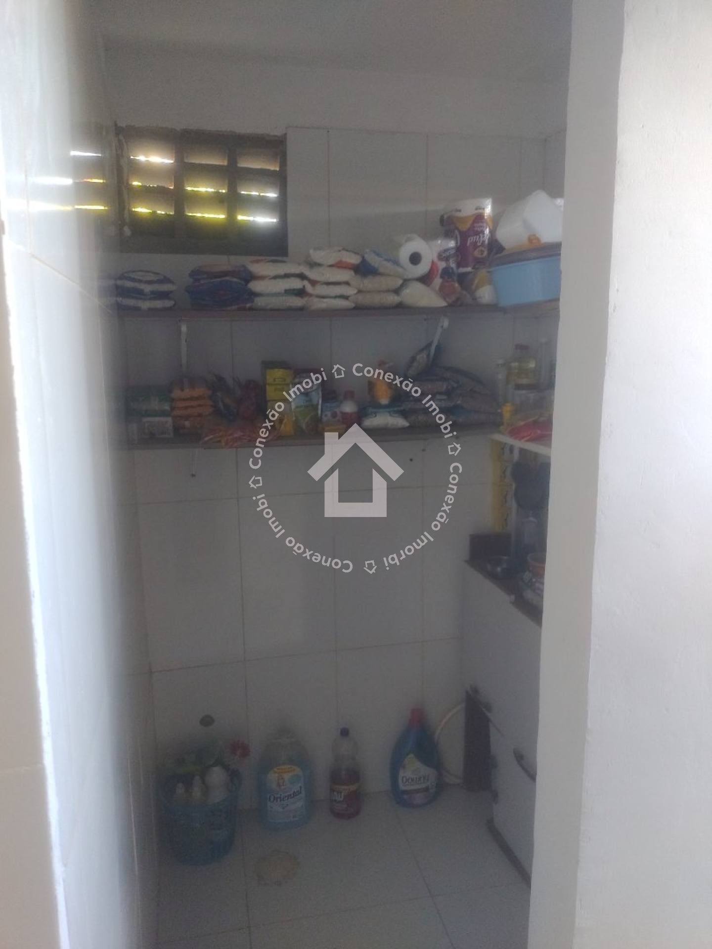 Casa com Piscina e 4 Quartos à Venda Próxima ao Prainhas Bar