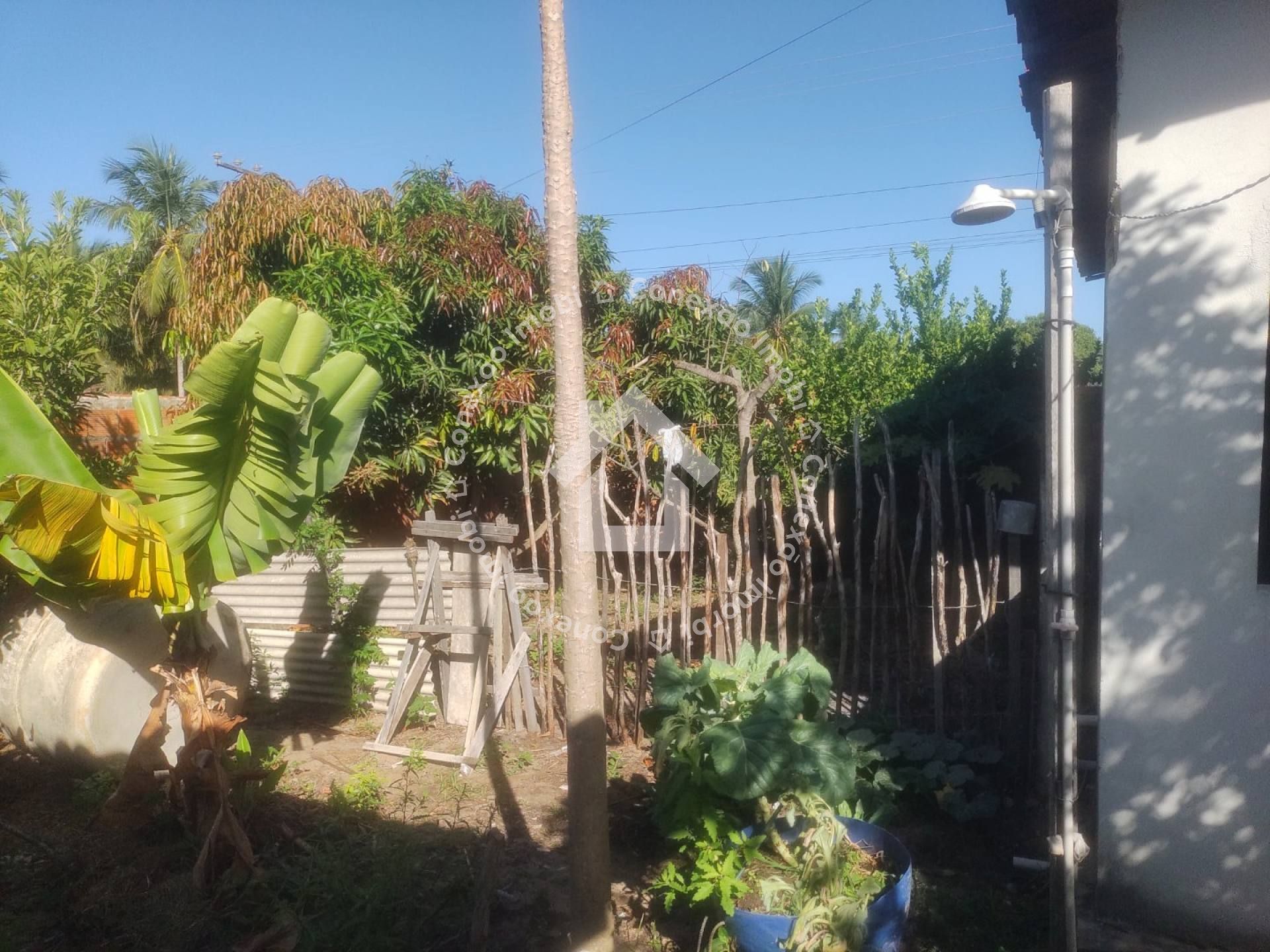 Casa com Piscina e 4 Quartos à Venda Próxima ao Prainhas Bar