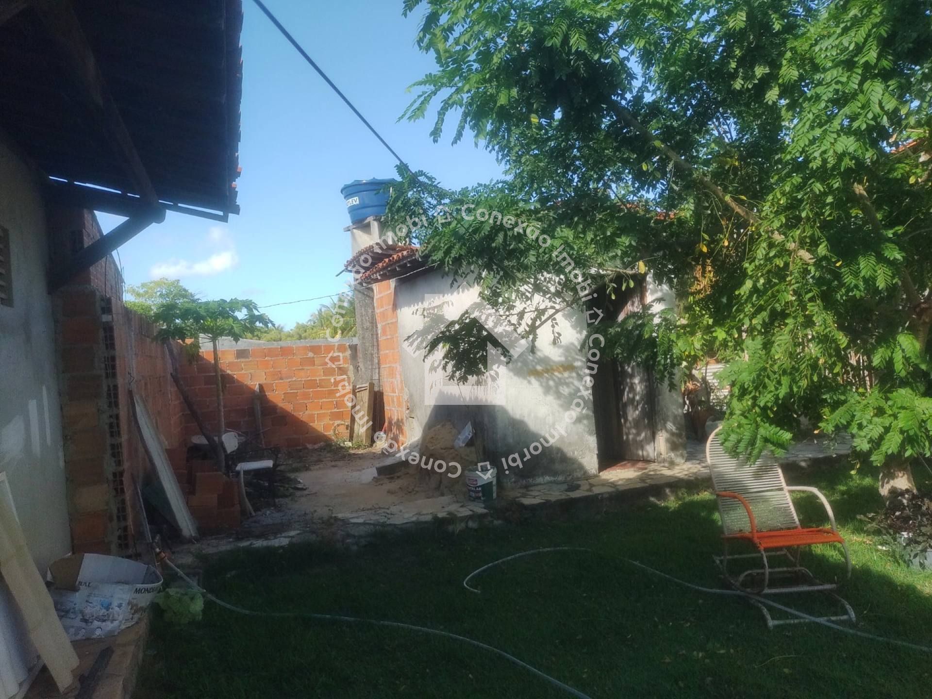 Casa com Piscina e 4 Quartos à Venda Próxima ao Prainhas Bar