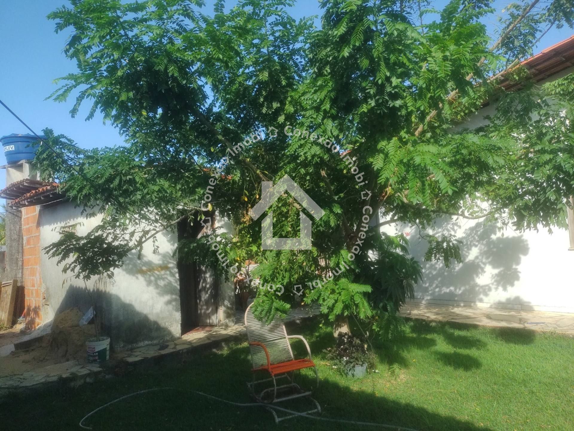 Casa com Piscina e 4 Quartos à Venda Próxima ao Prainhas Bar