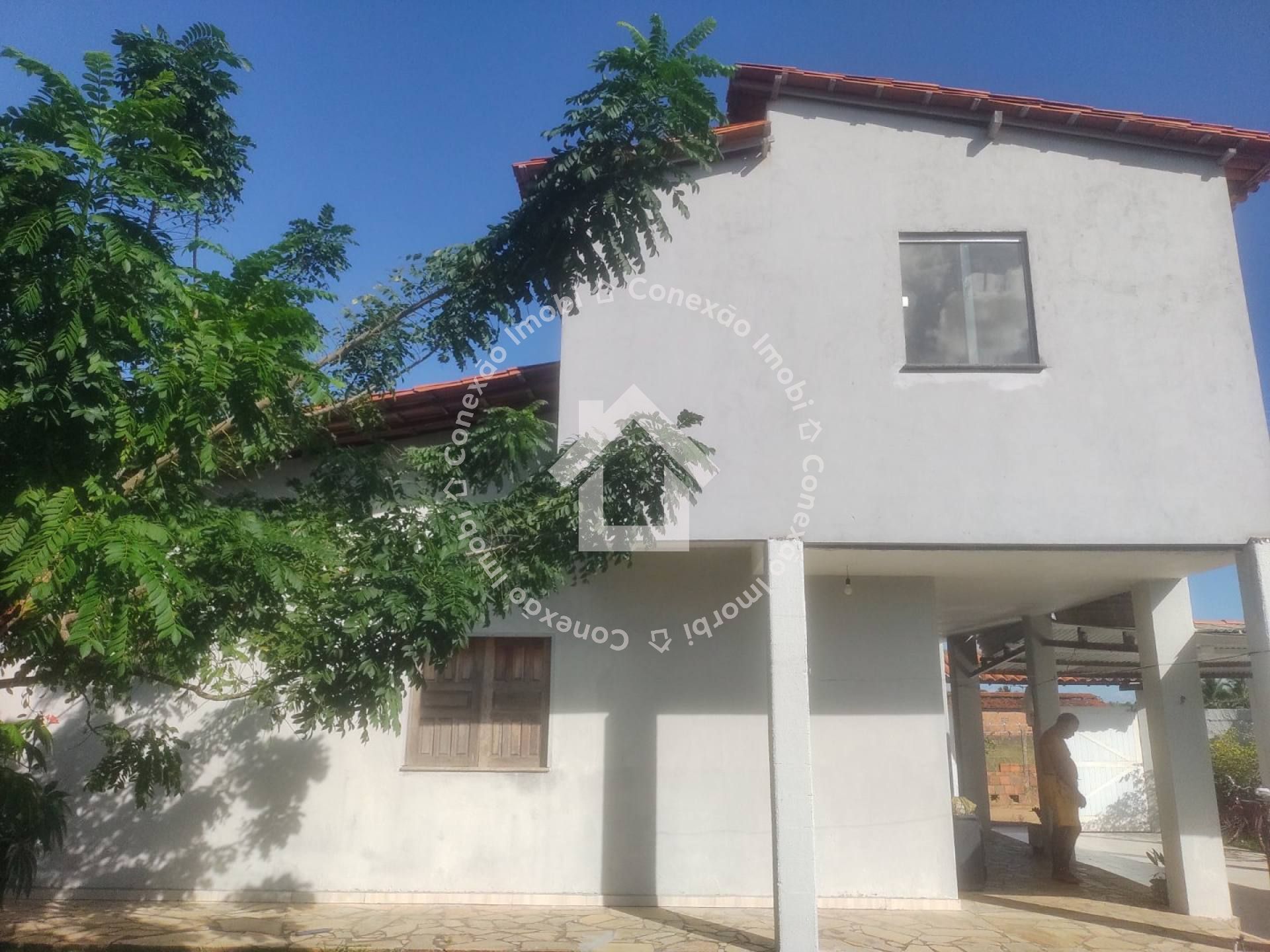 Casa com Piscina e 4 Quartos à Venda Próxima ao Prainhas Bar