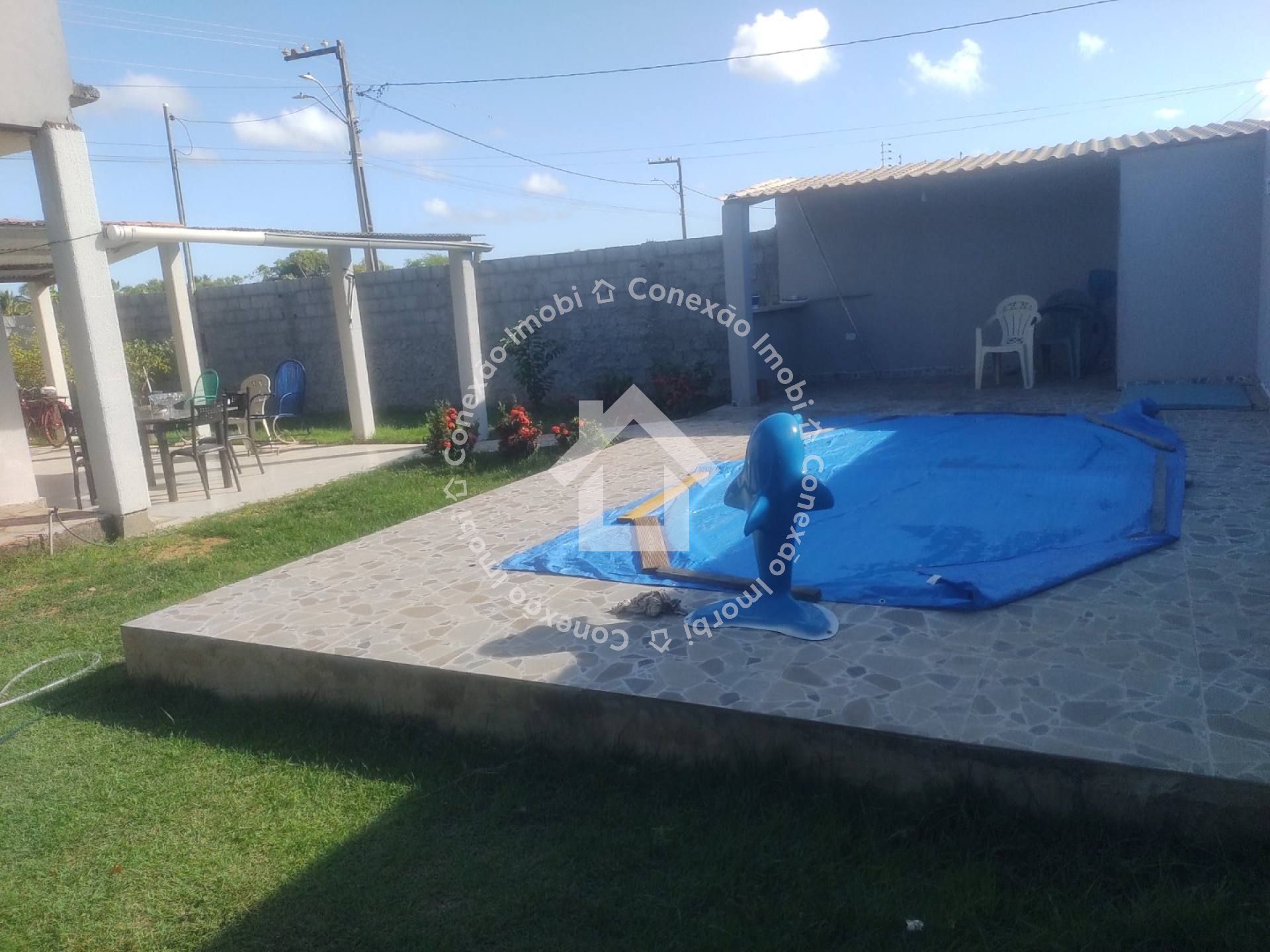 Casa com Piscina e 4 Quartos à Venda Próxima ao Prainhas Bar