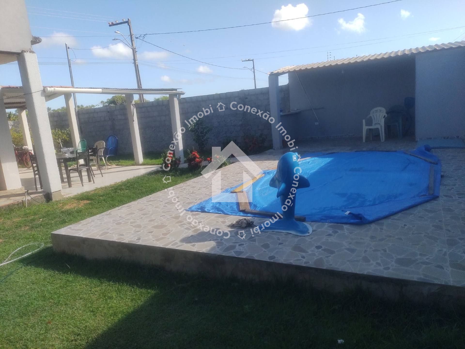 Casa com Piscina e 4 Quartos à Venda Próxima ao Prainhas Bar