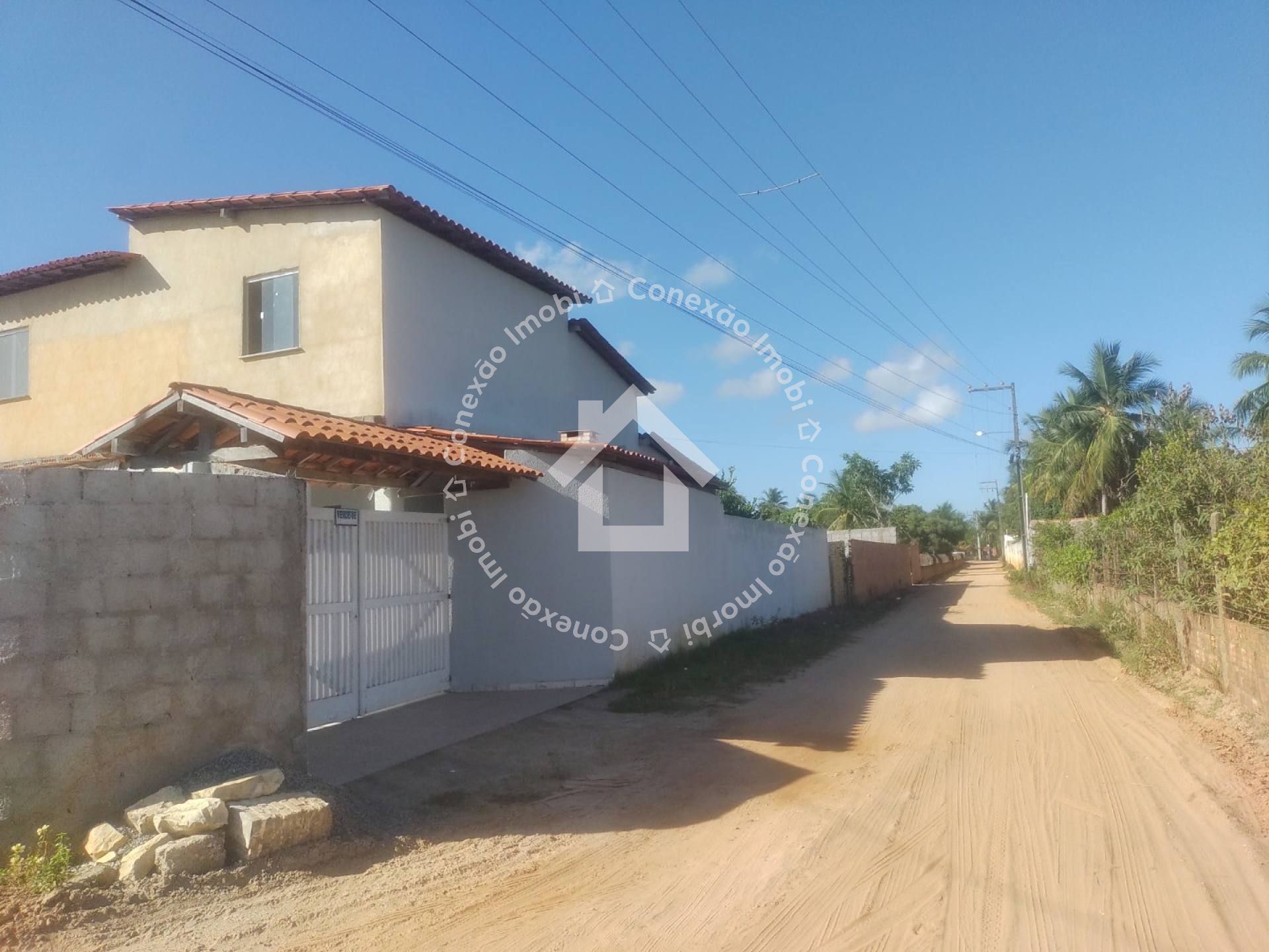 Casa com Piscina e 4 Quartos à Venda Próxima ao Prainhas Bar