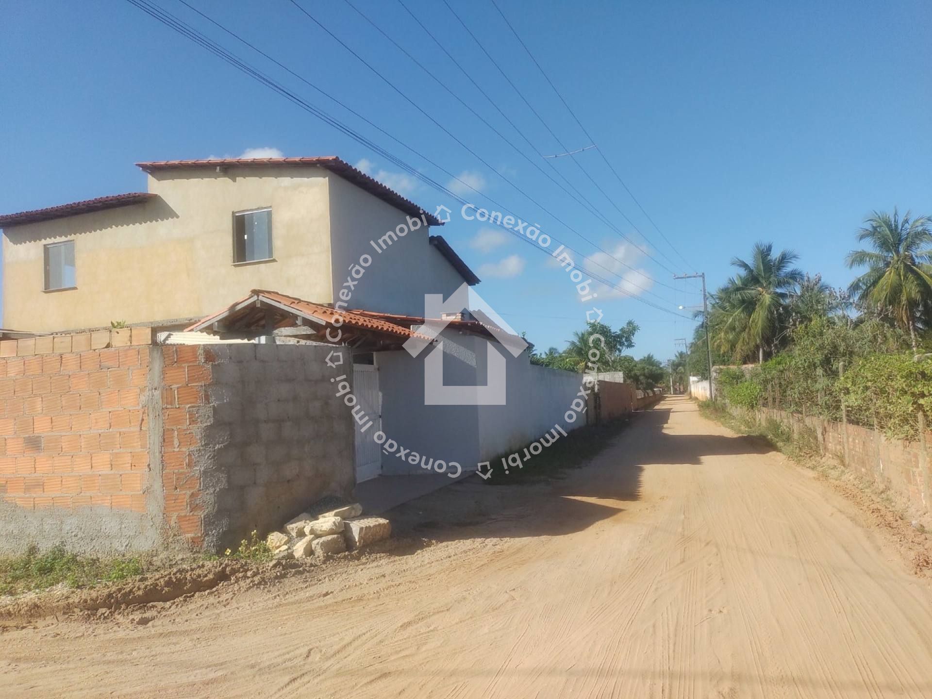 Casa com Piscina e 4 Quartos à Venda Próxima ao Prainhas Bar