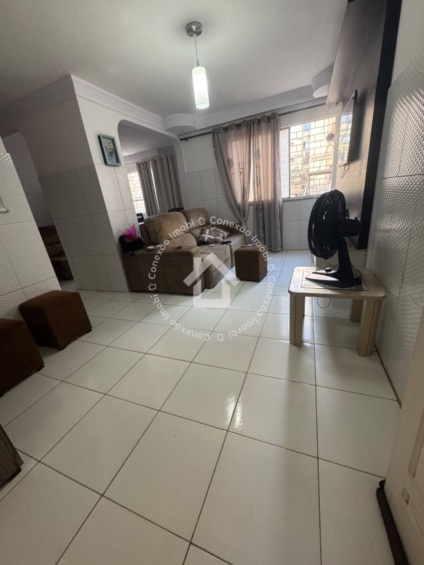 Apartamento à Venda no Condomínio Eucalyptus, na Tancredo Neves, Térreo Reformado com 2 quartos | Sombra Total e Excelente Localização