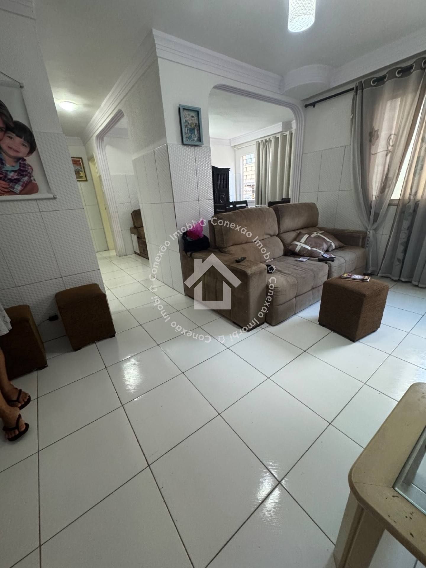 Apartamento à Venda no Condomínio Eucalyptus, na Tancredo Neves, Térreo Reformado com 2 quartos | Sombra Total e Excelente Localização