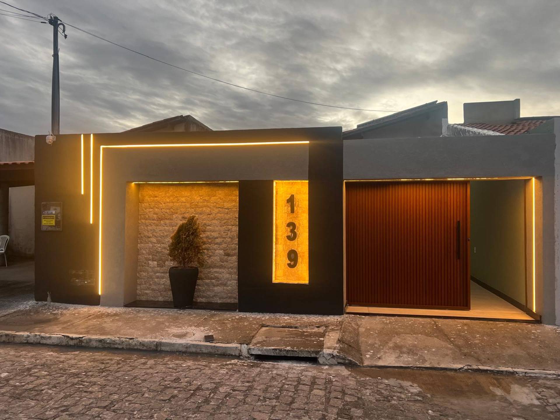 Casa em condomínio fechado com suíte e piscina | no Terra Nova- com suíte e piscina