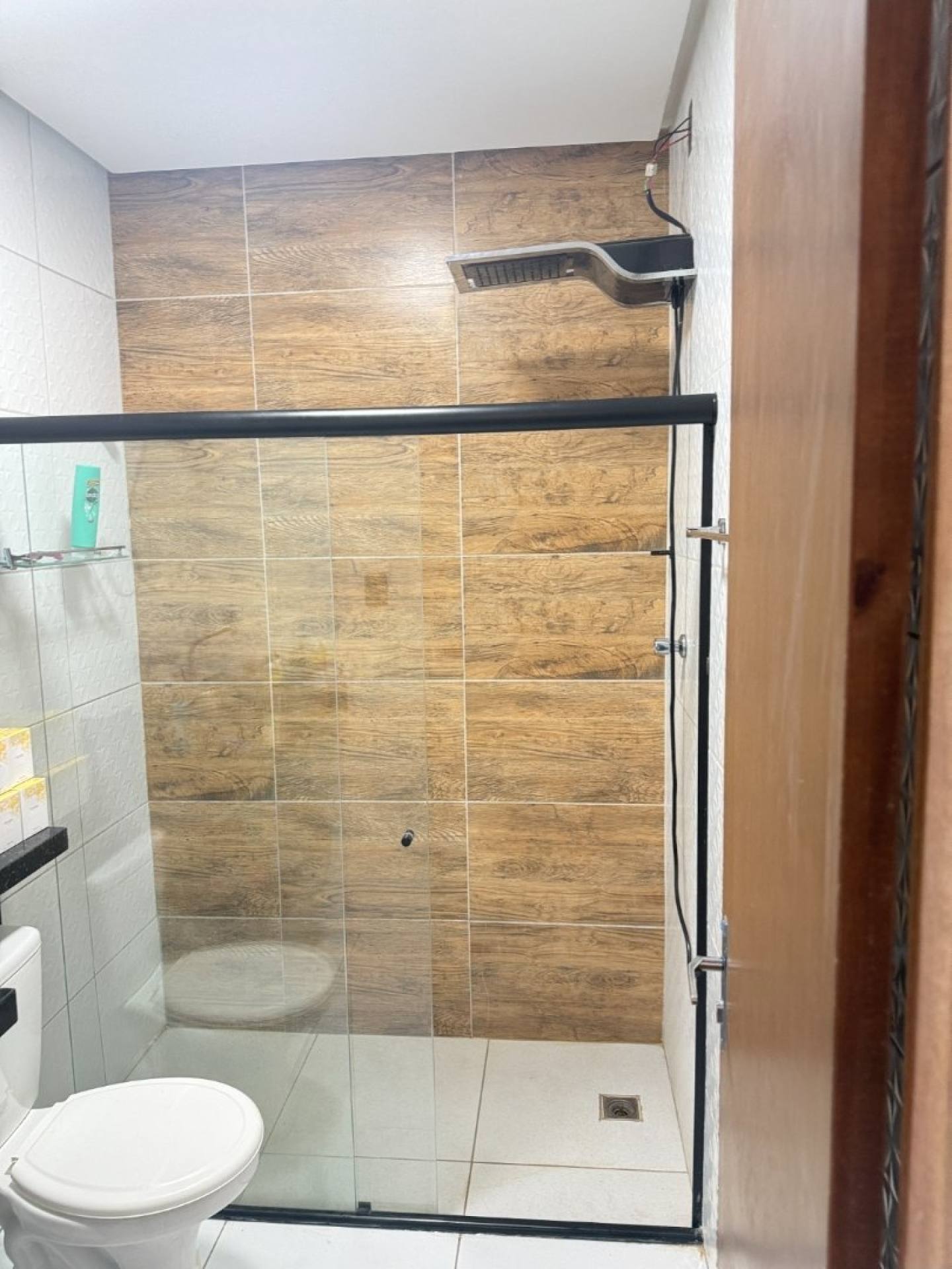 Casa em condomínio fechado com suíte e piscina | no Terra Nova- com suíte e piscina