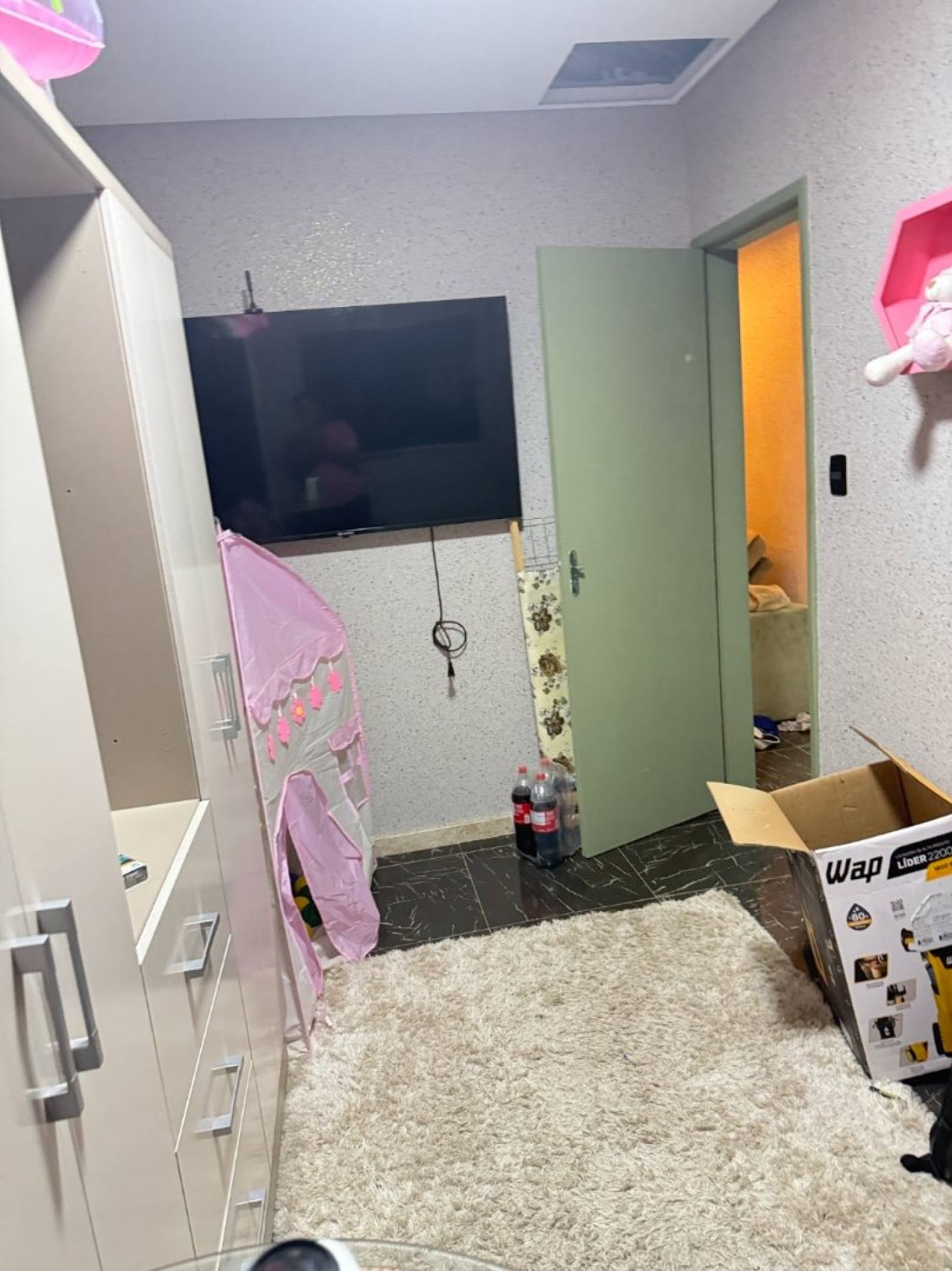 Casa em condomínio fechado com suíte e piscina | no Terra Nova- com suíte e piscina