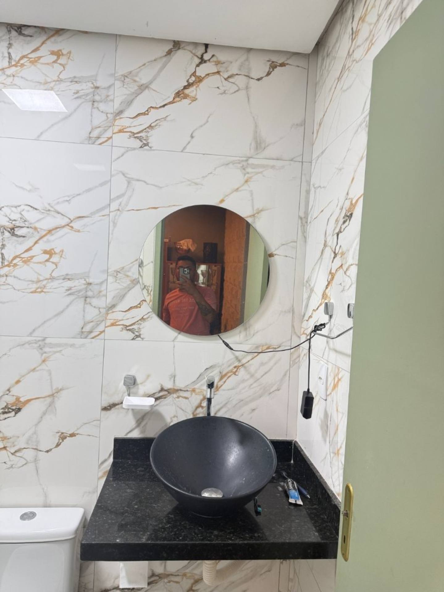 Casa em condomínio fechado com suíte e piscina | no Terra Nova- com suíte e piscina