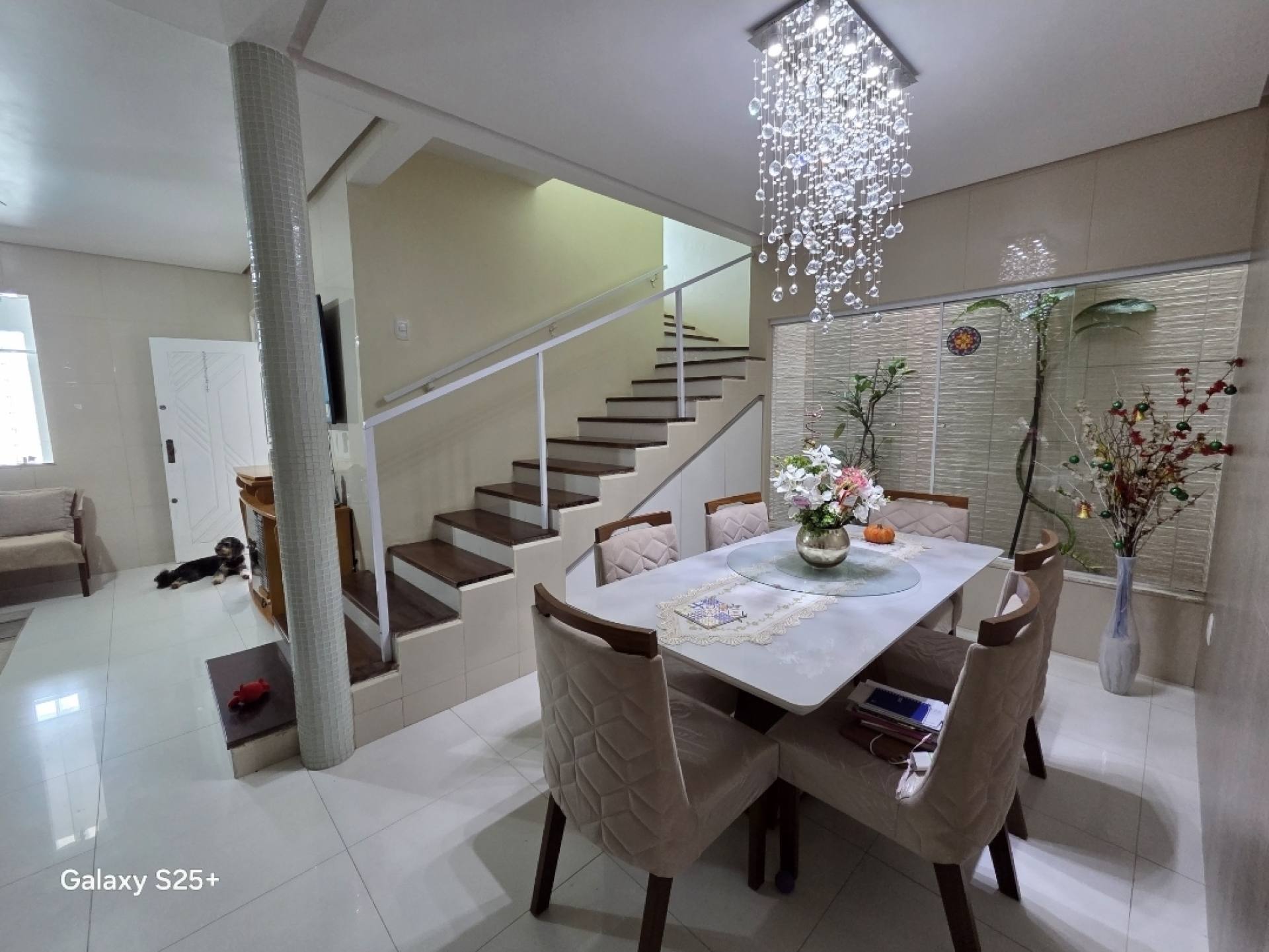 Casa em via pública com 2 pavimentos, 4 quartos, sendo 1 suíte e 2 semi suite  na Barra dos Coqueiros